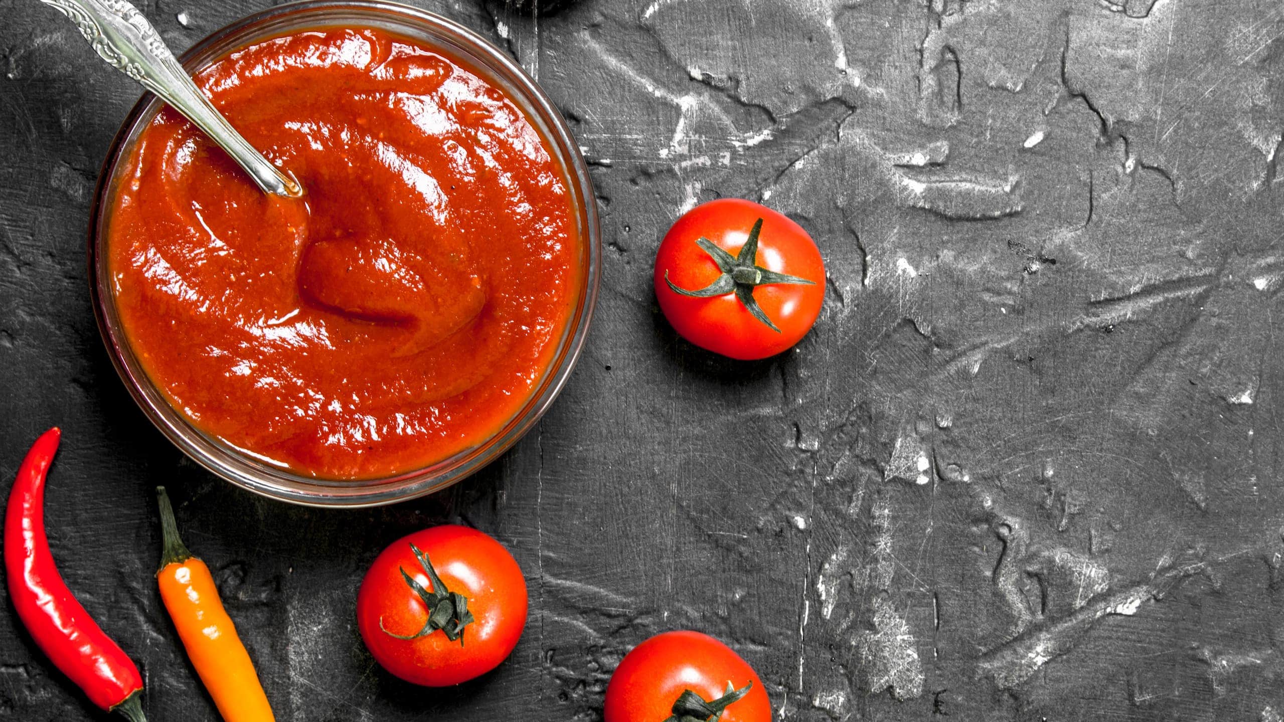 Chicago mild sauce in a bowl with pepper and tomatoes
