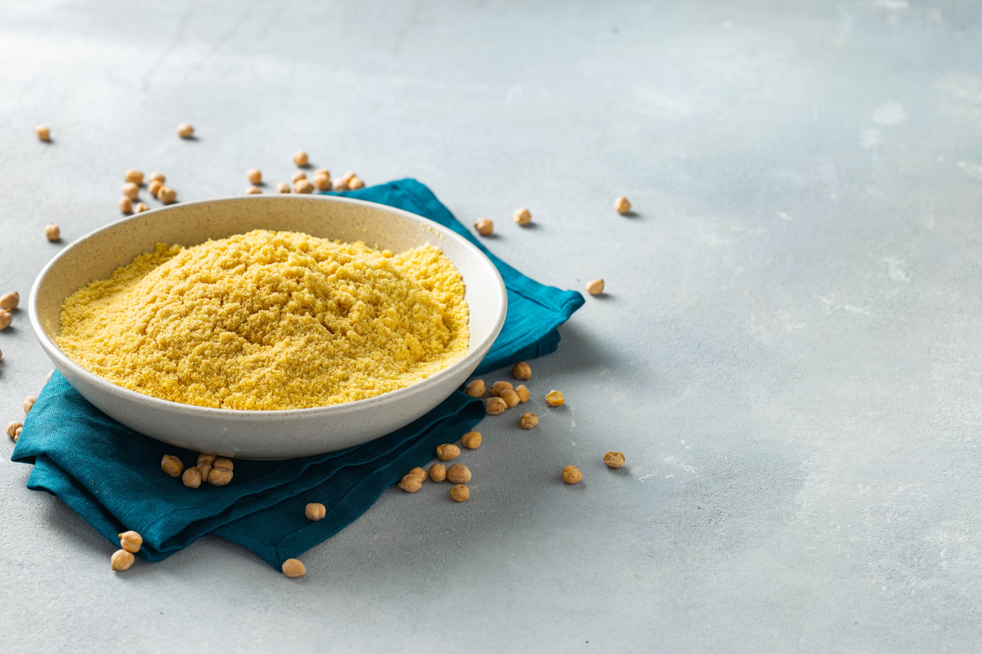 Chickpea flour with chickpeas