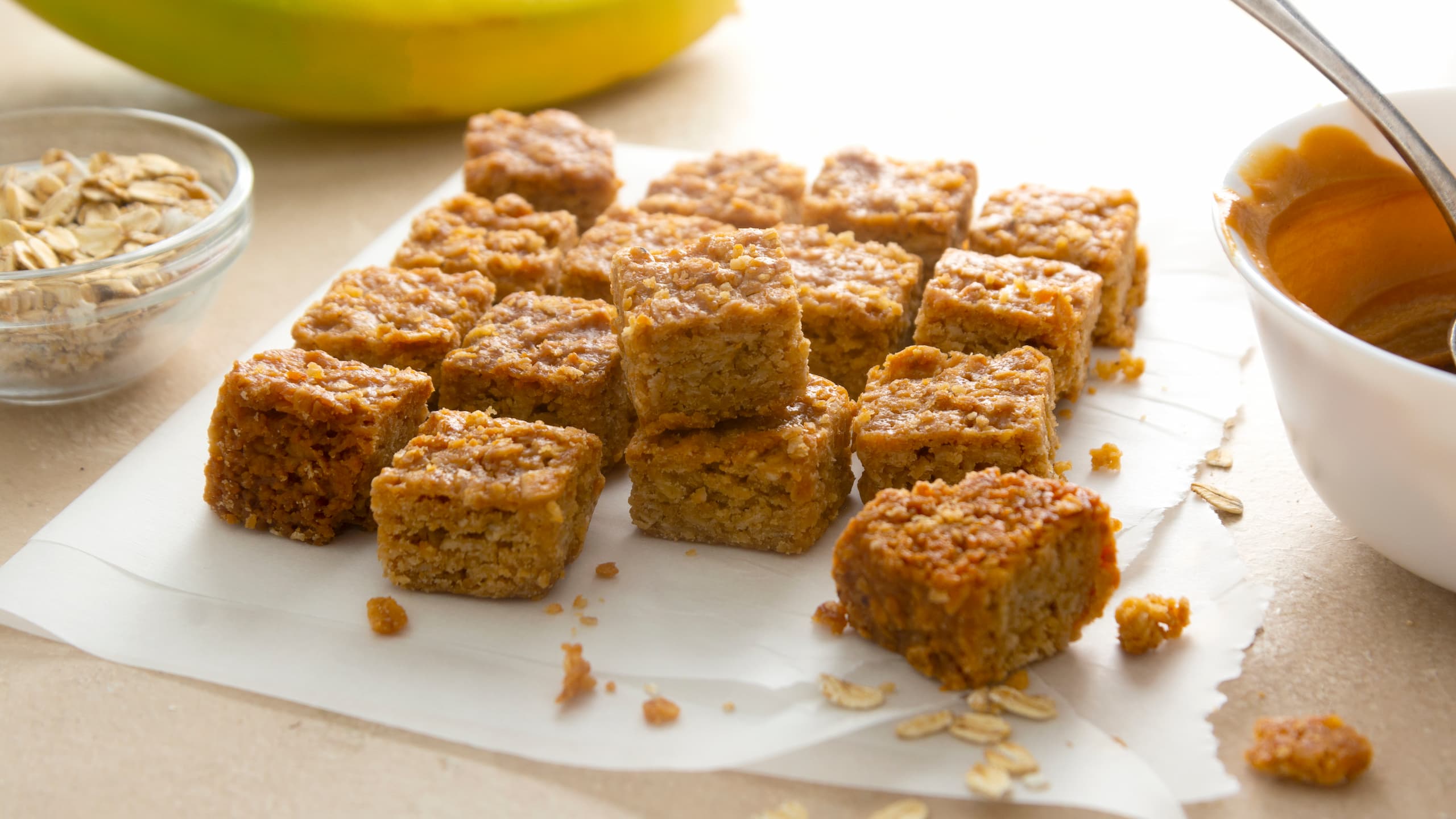 Energy bites Heavenly Hunks , a healthy snack with coconut oil, nuts and seeds