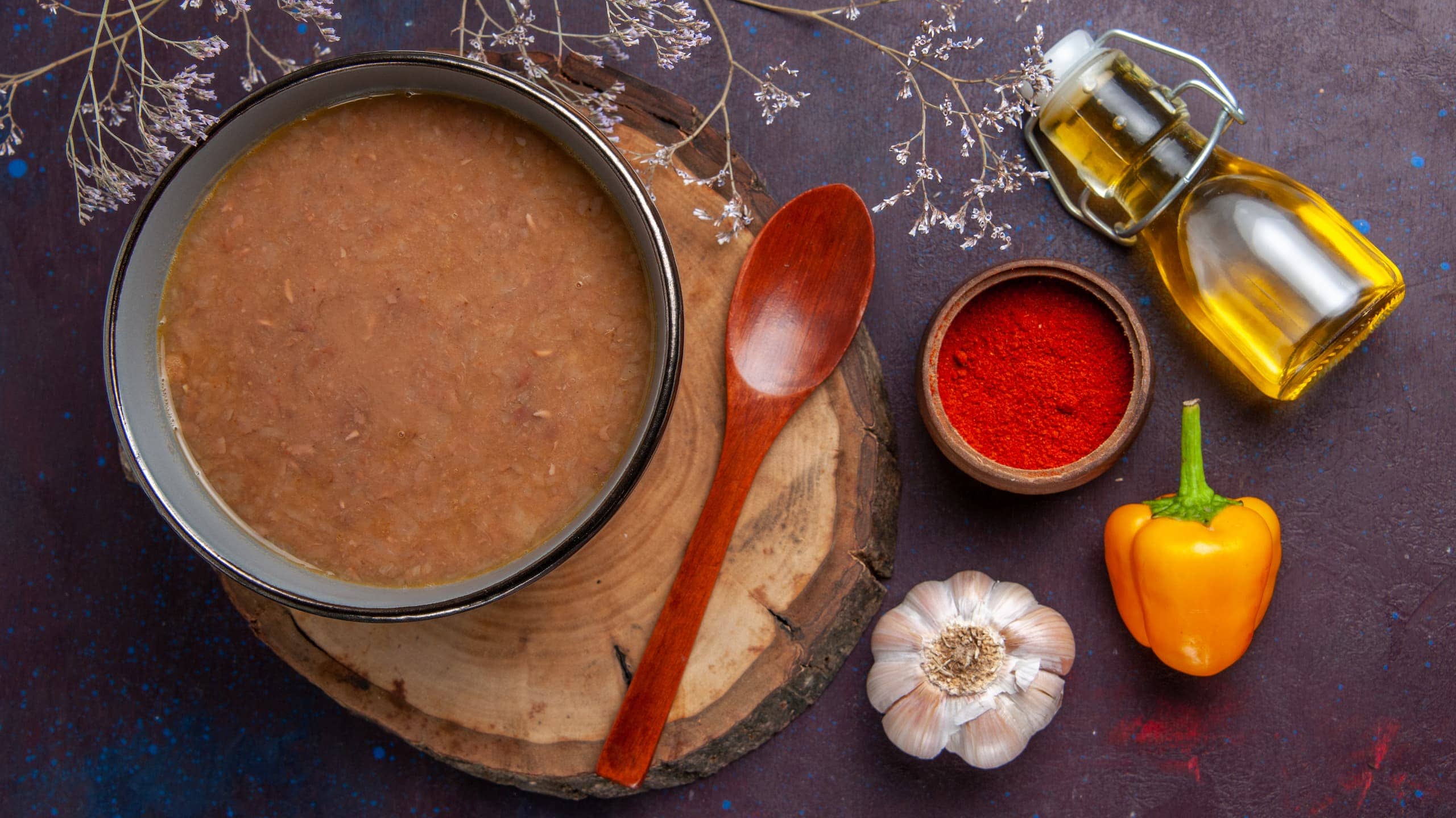Glazing zip sauce with olive oil, garlic, bell pepper, and ground red pepper