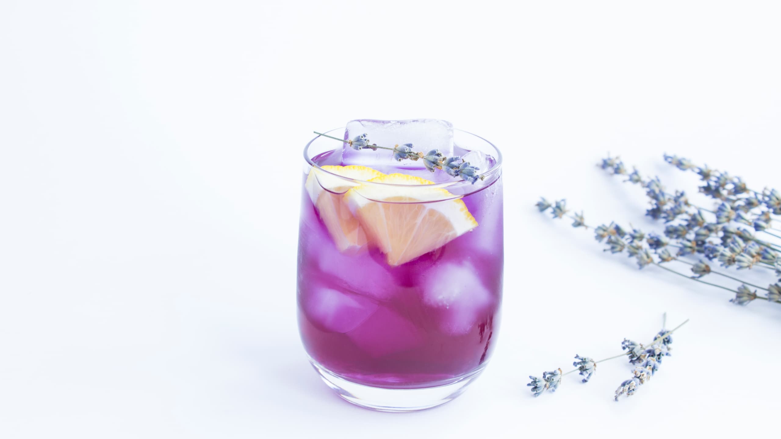 Flavorful violet sake with lemon