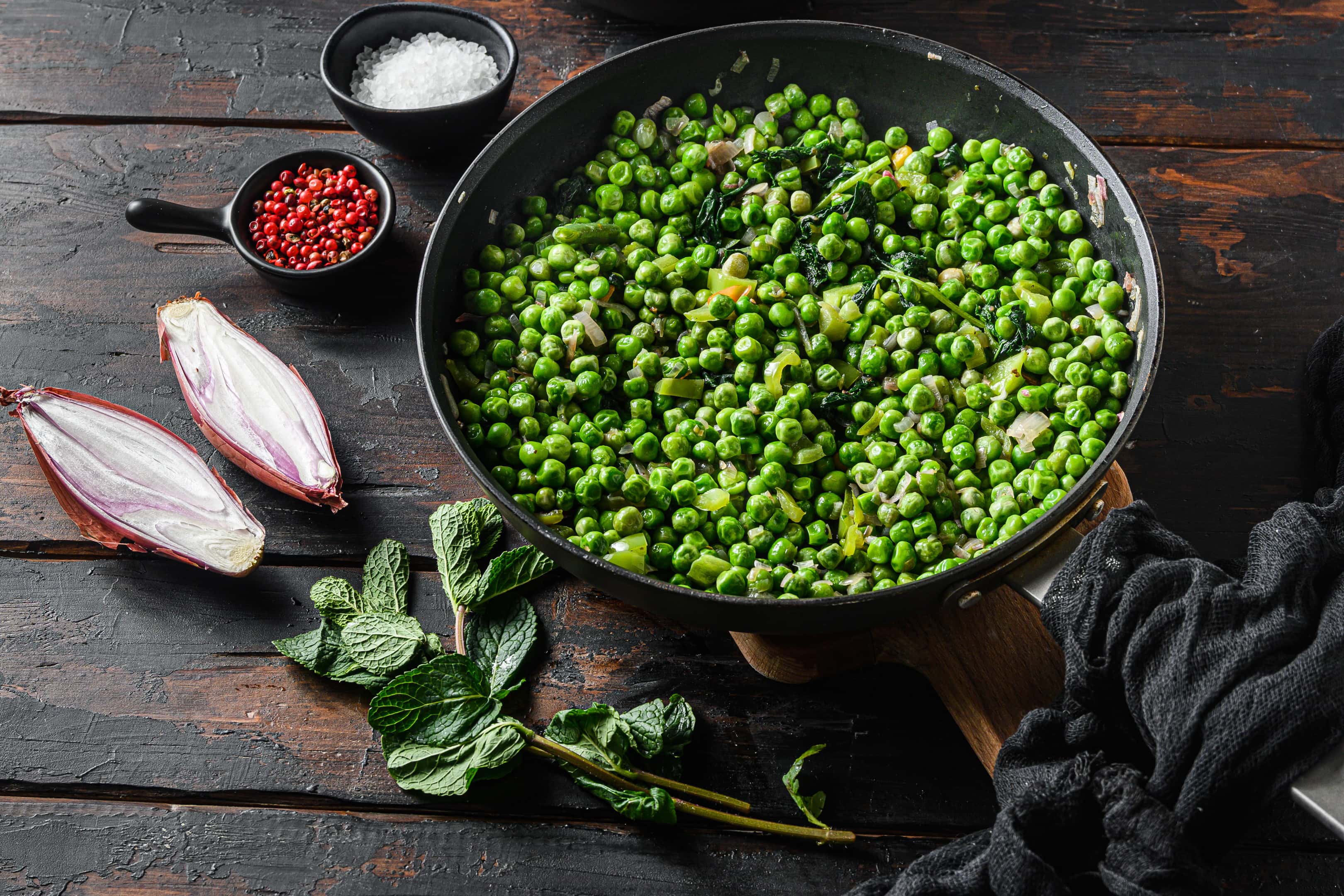 Yorkshire mushy peas with shallots, peppers and mint
