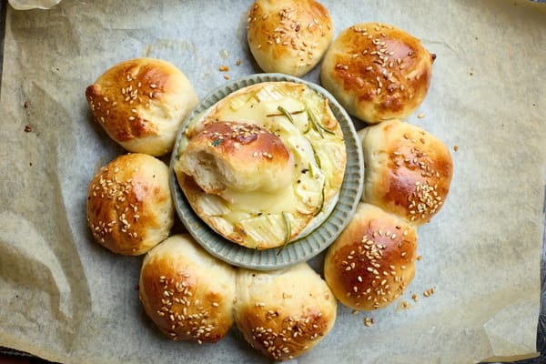 Garlic butter dinner rolls