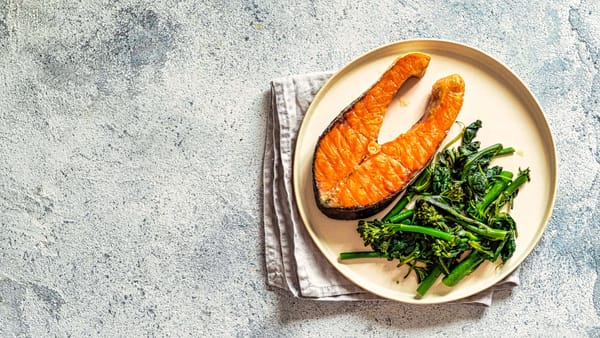 Grilled salmon steak with broccoli