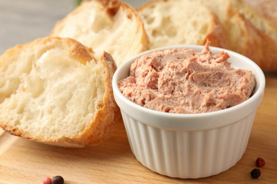 Smoked tuna dip with lettuce and cracker