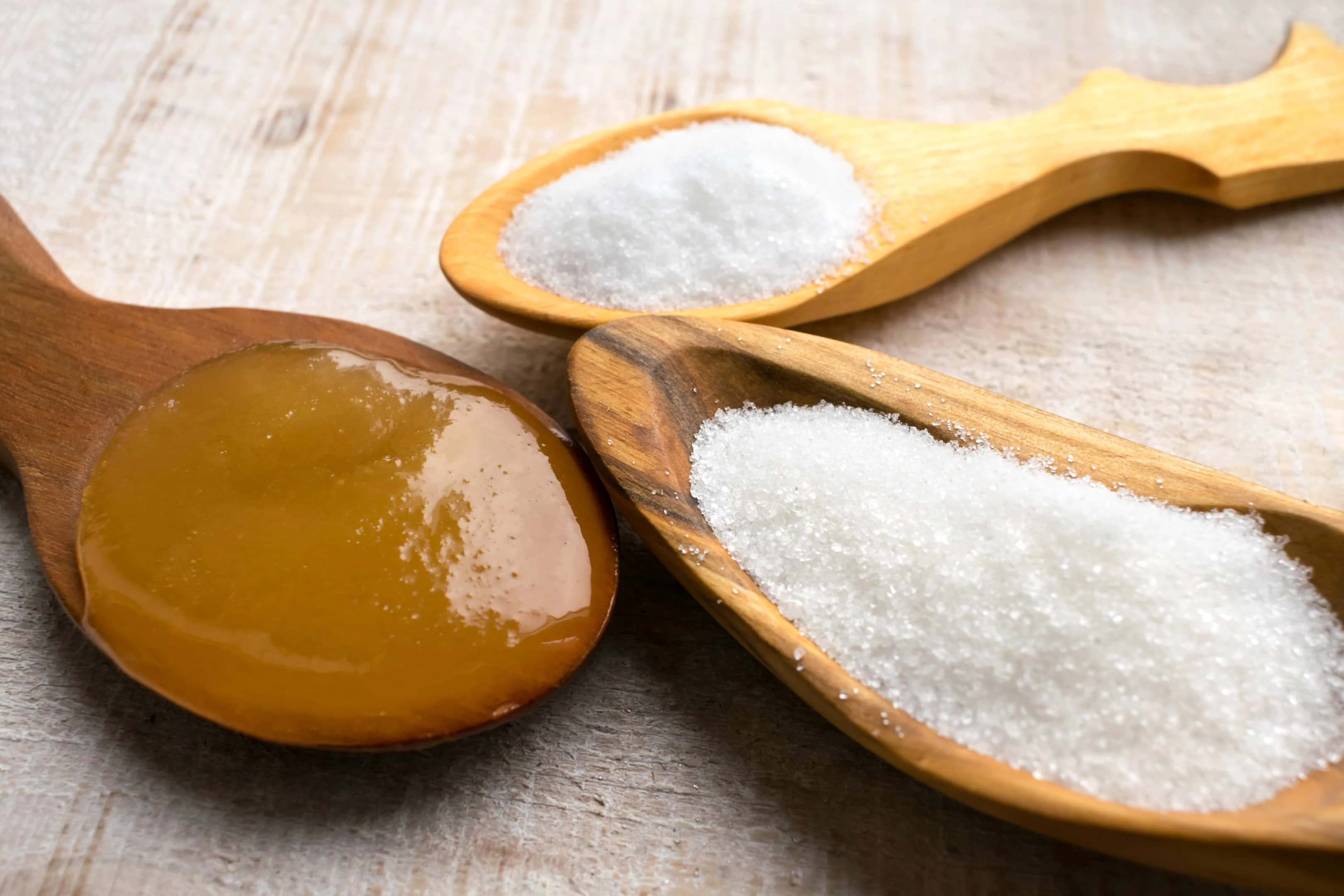 Artificial sweeteners and sugar substitutes in wooden spoons