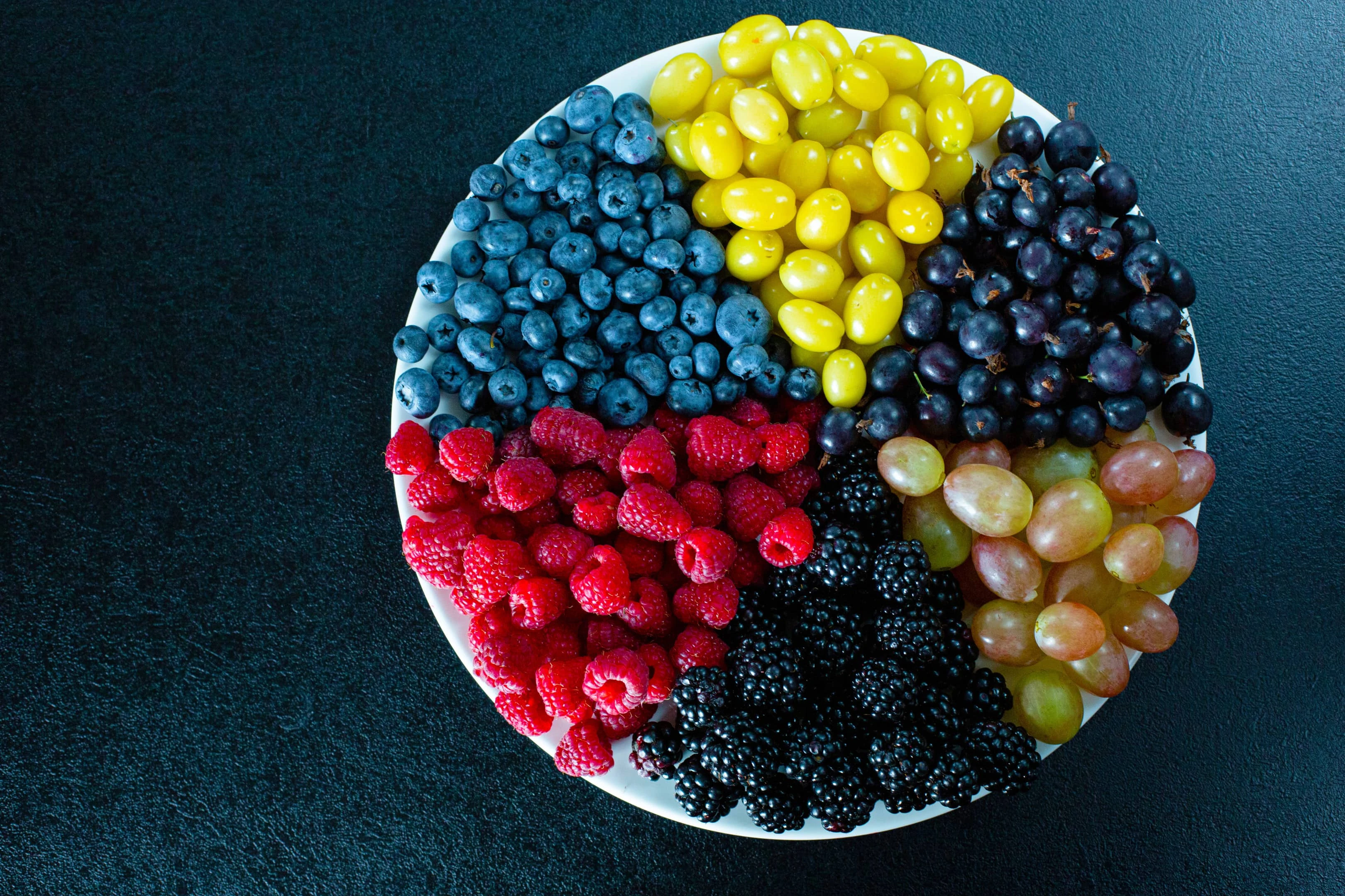 Mix of colored berries in round plate