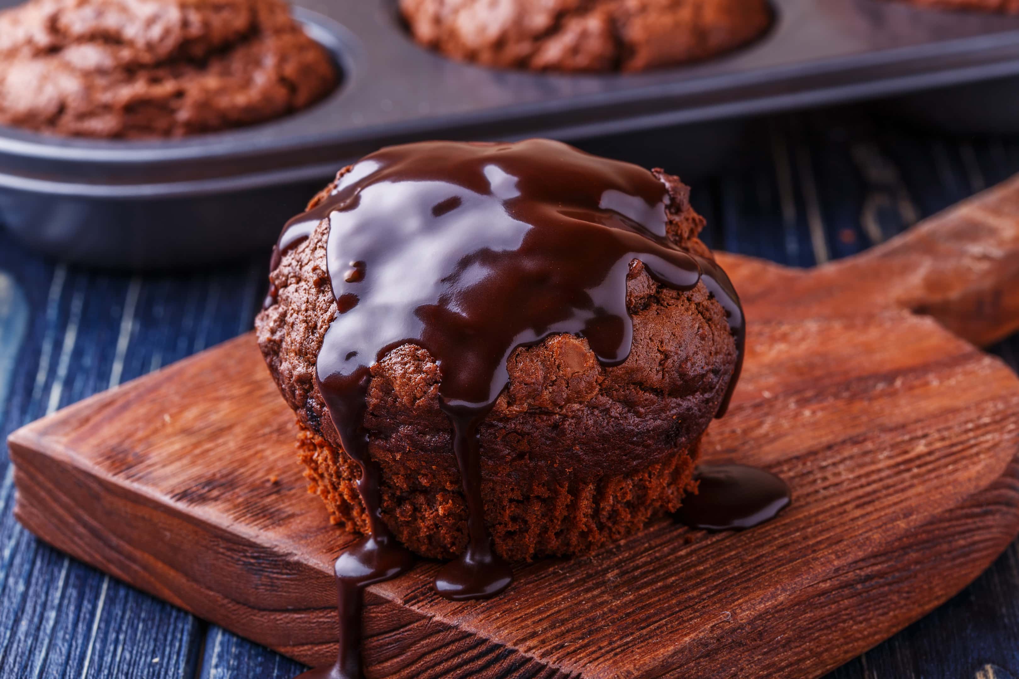Chocolate muffins with dark chocolate syrup