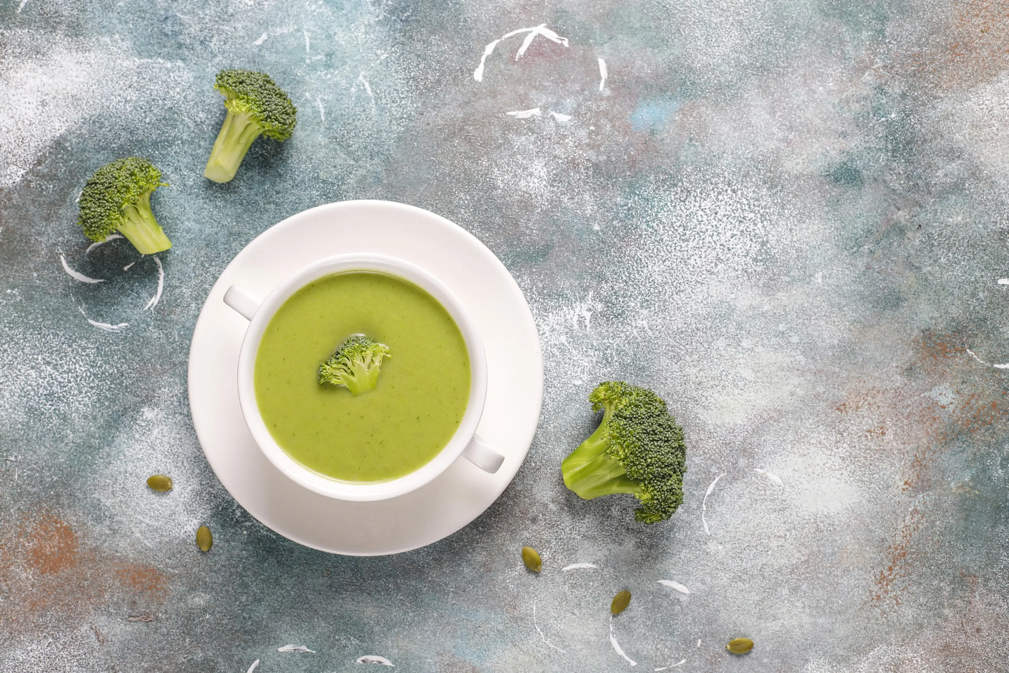 Green homemade broccoli cream soup