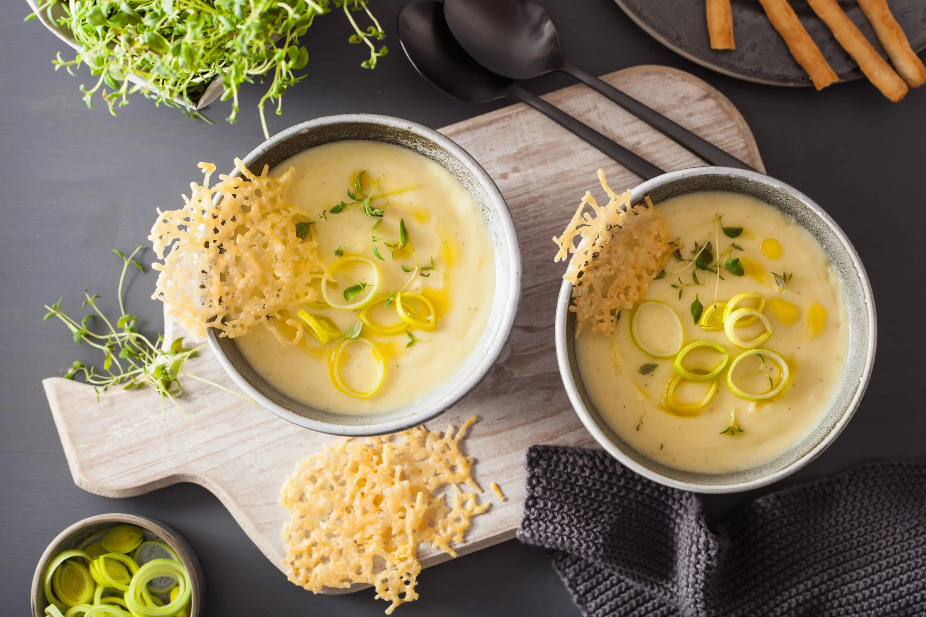 Creamy potato and leeks soup in bowls