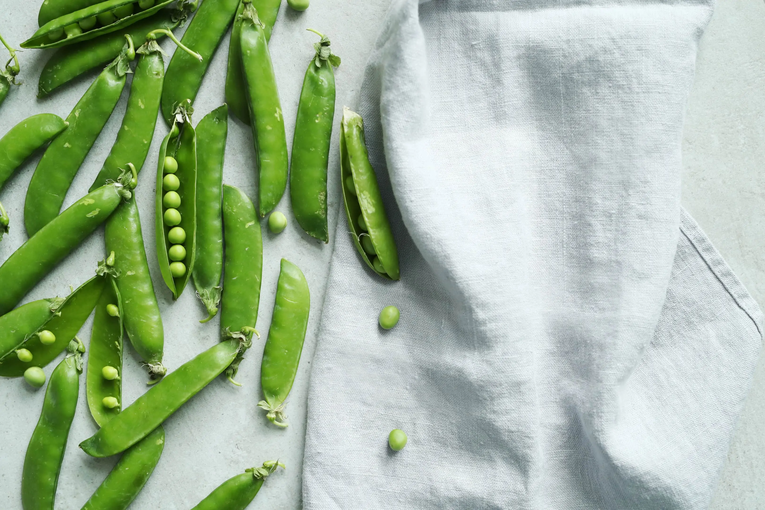 Green peas with pods