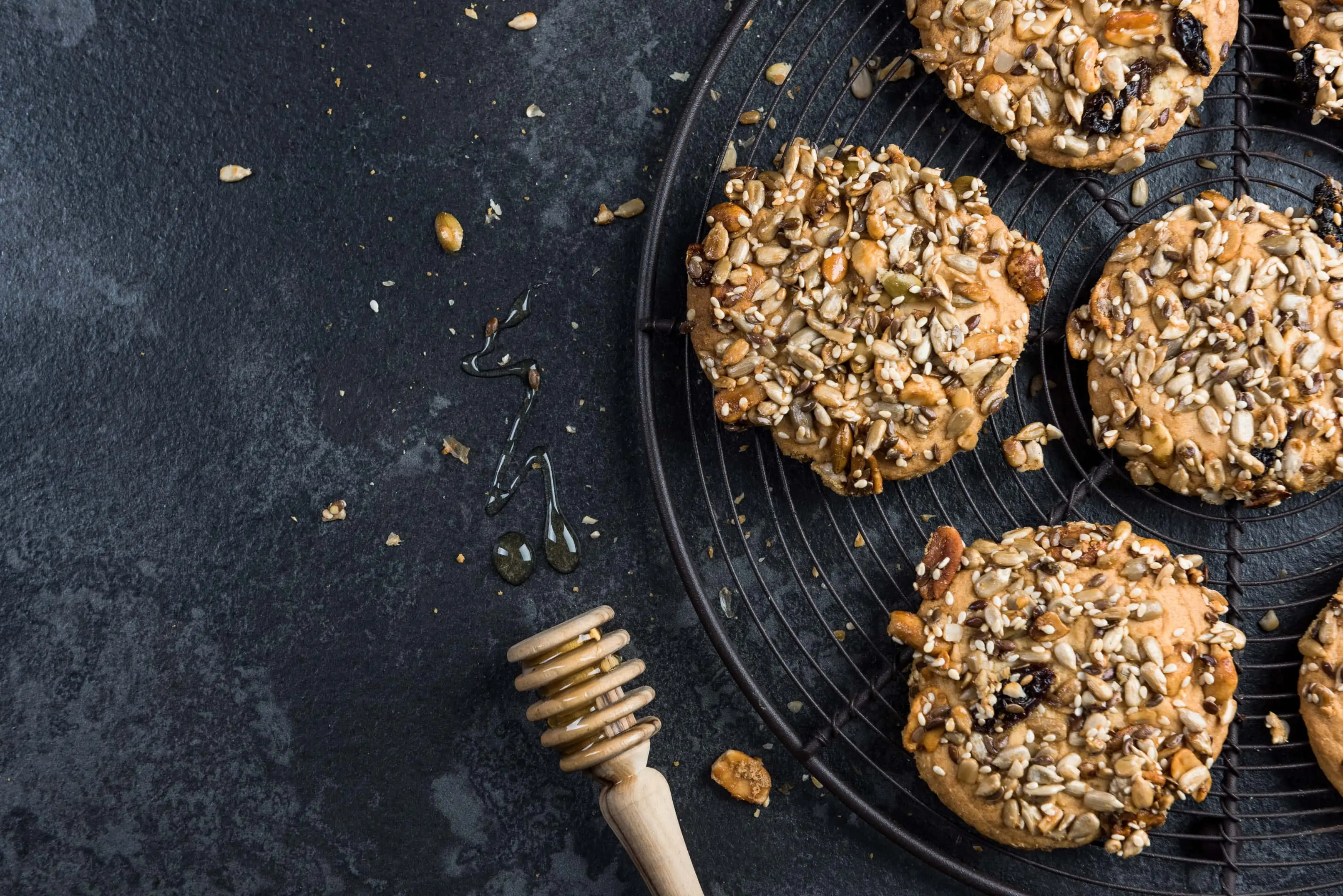 Oat cookies with sunflower seed, sesame seeds and honey