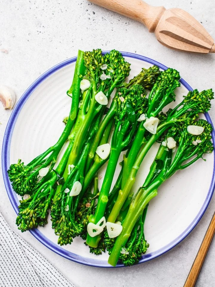Boiled broccolini with garlic