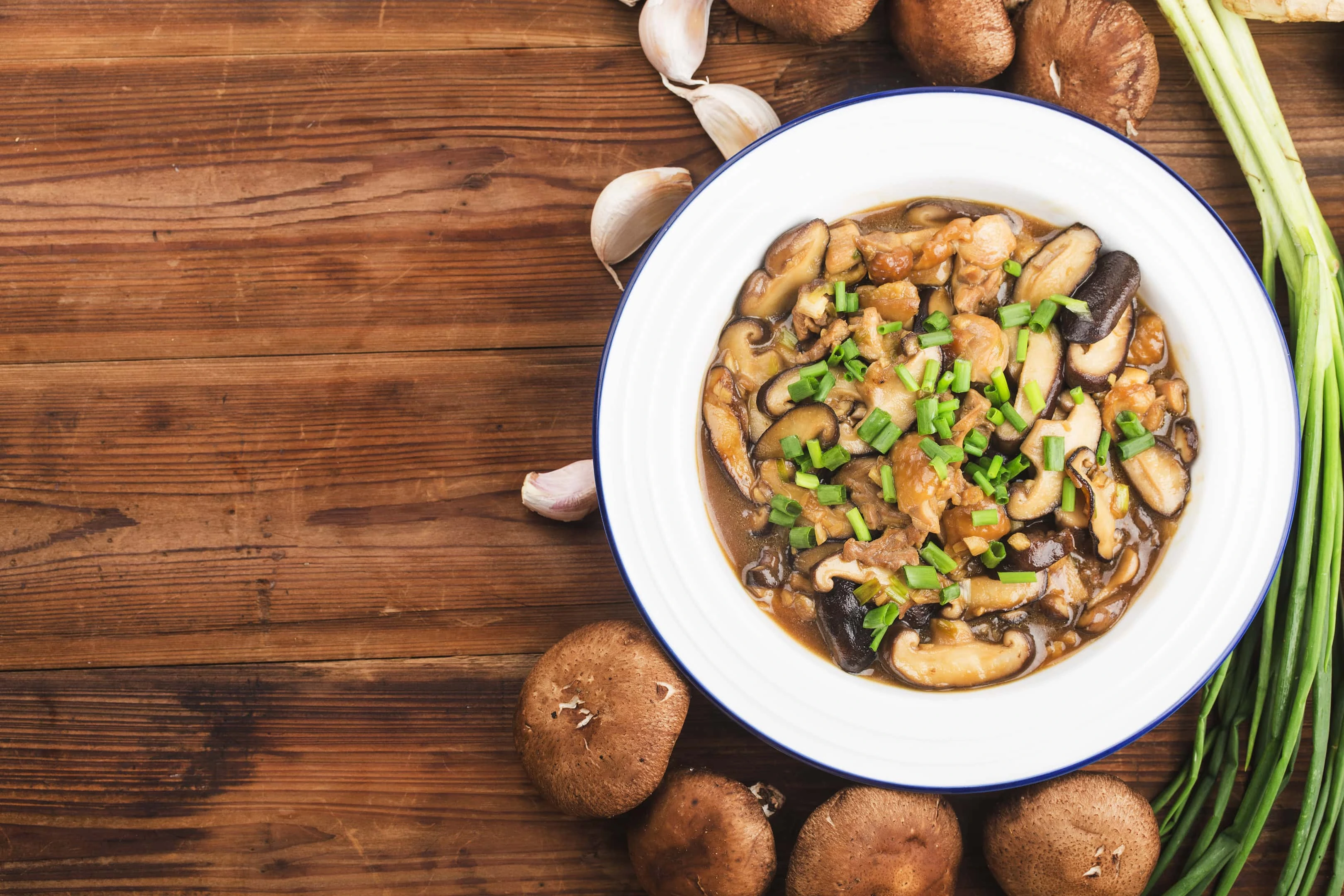 Chinese food — shiitake mushroom stir fried with chicken