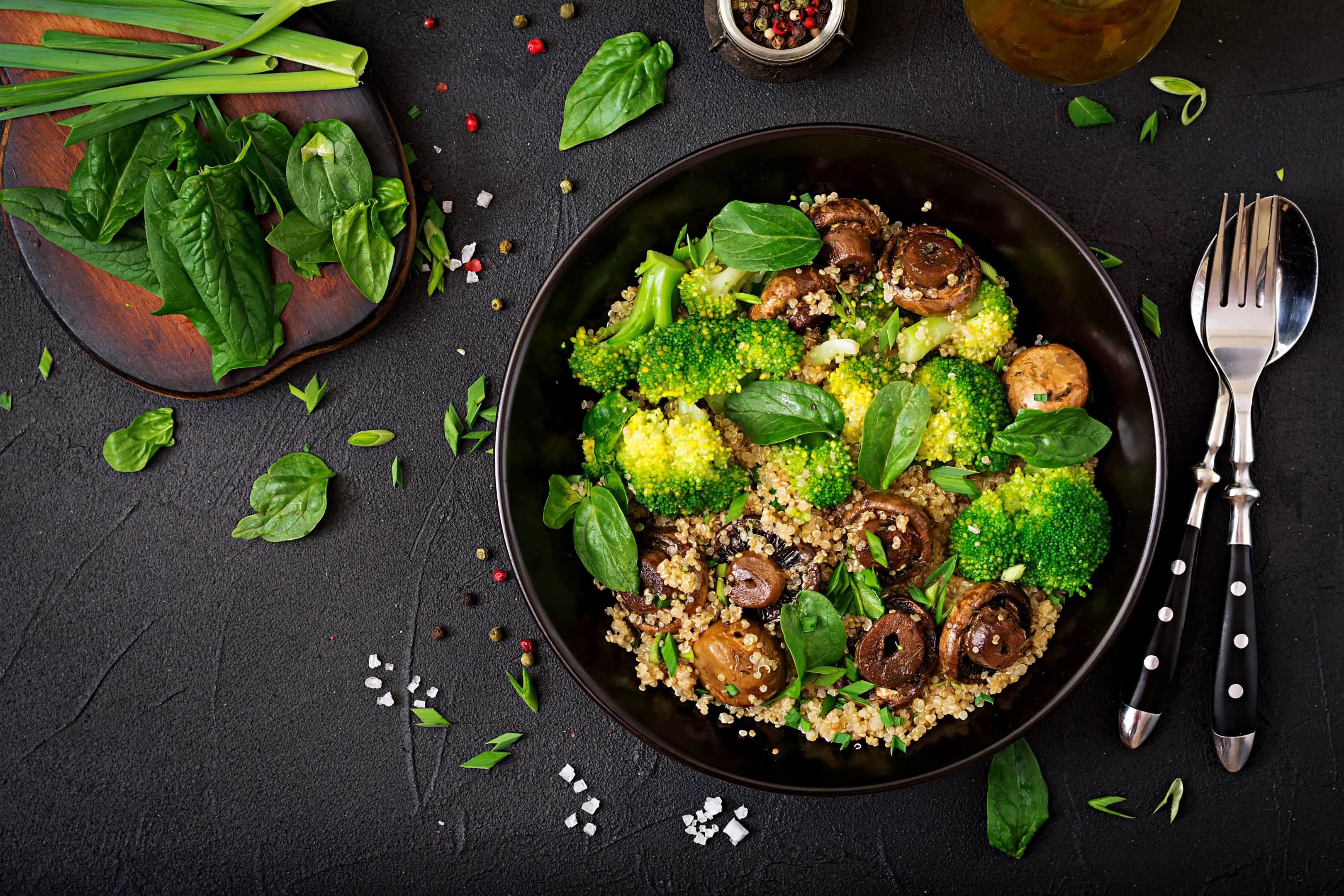 Foods for the 1200 calorie high protein diet — broccoli, mushrooms, spinach and quinoa in a bowl