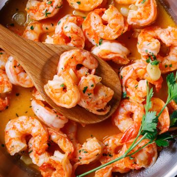Italian shrimp scampi without wine served with lemon and parsley