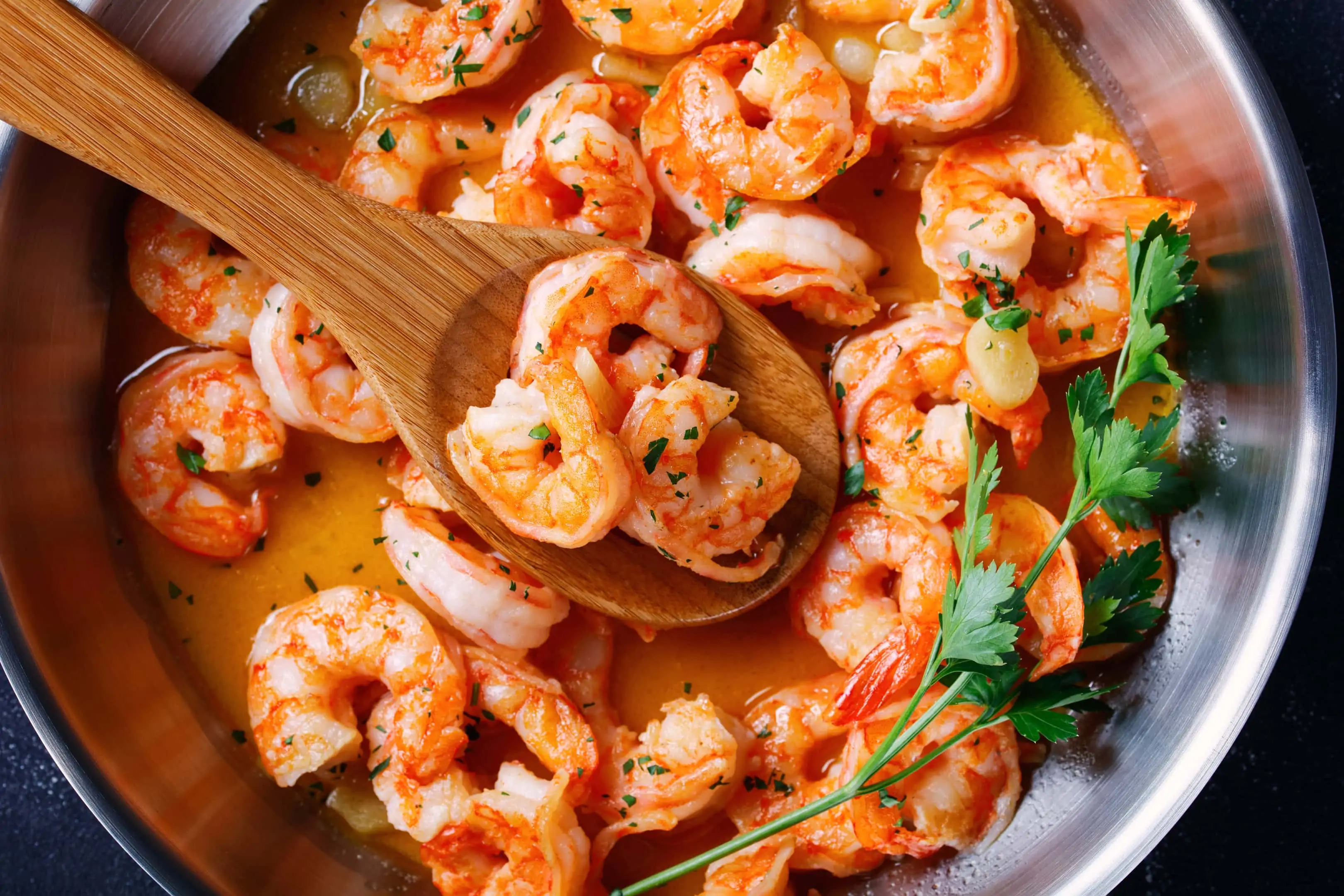 Italian shrimp scampi recipe without wine served with parsley