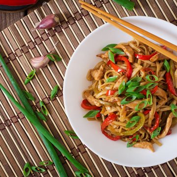 Udon noodles with chicken peppers and seasonings