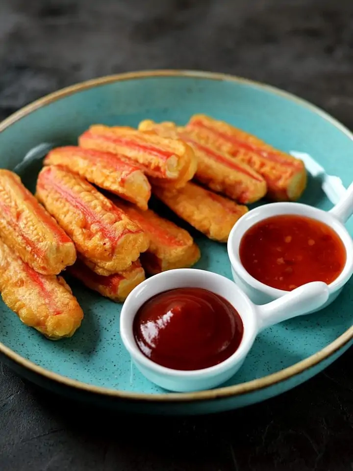 Fried crab legs with tomato sauces