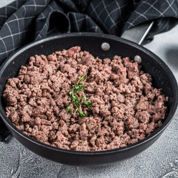 Fried minced taco meat with herbs