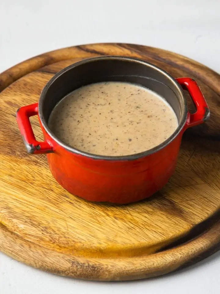 Creamy copycat Popeyes gravy