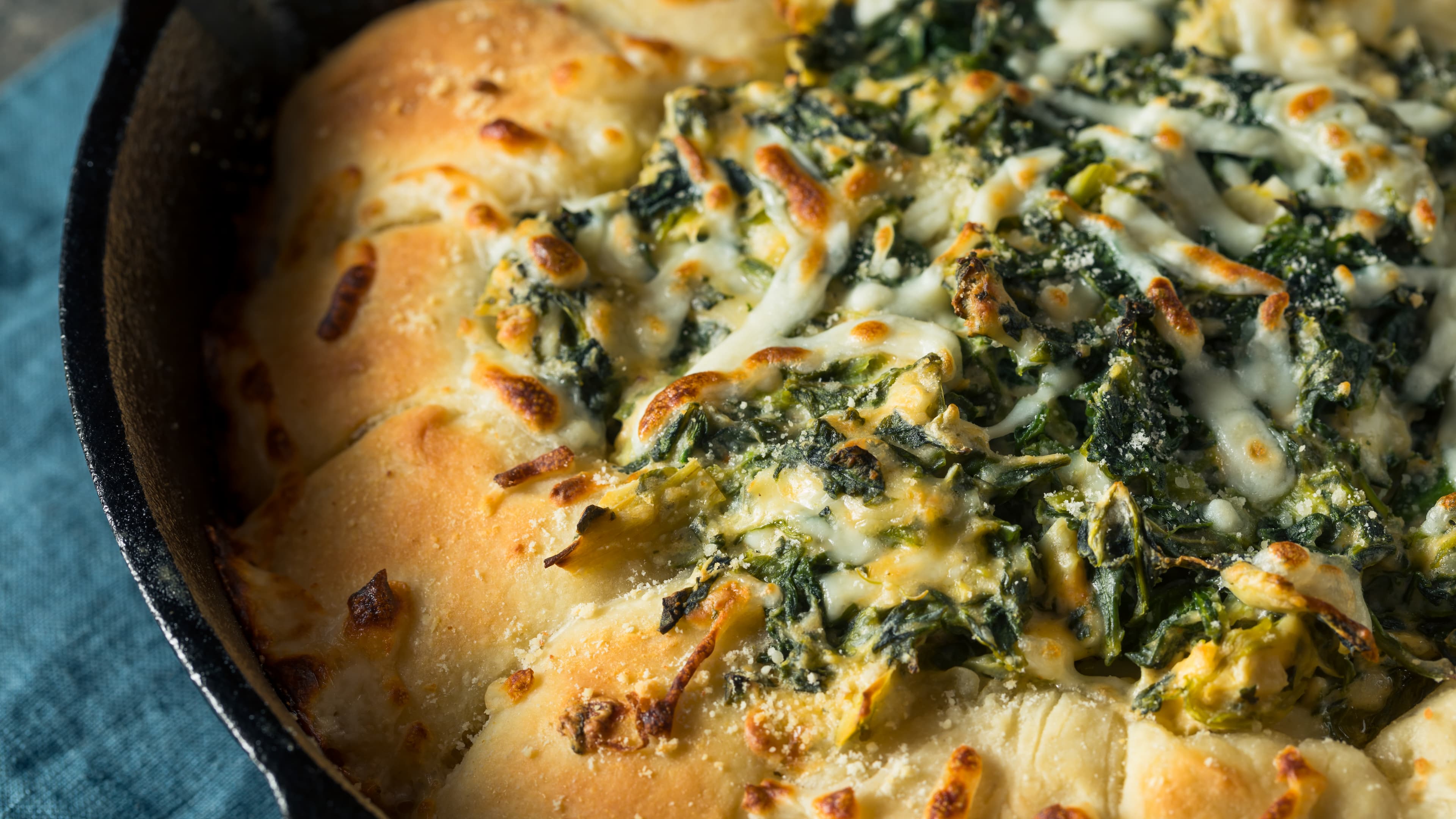 Skillet bread topped with Applebee's spinach artichoke dip recipe