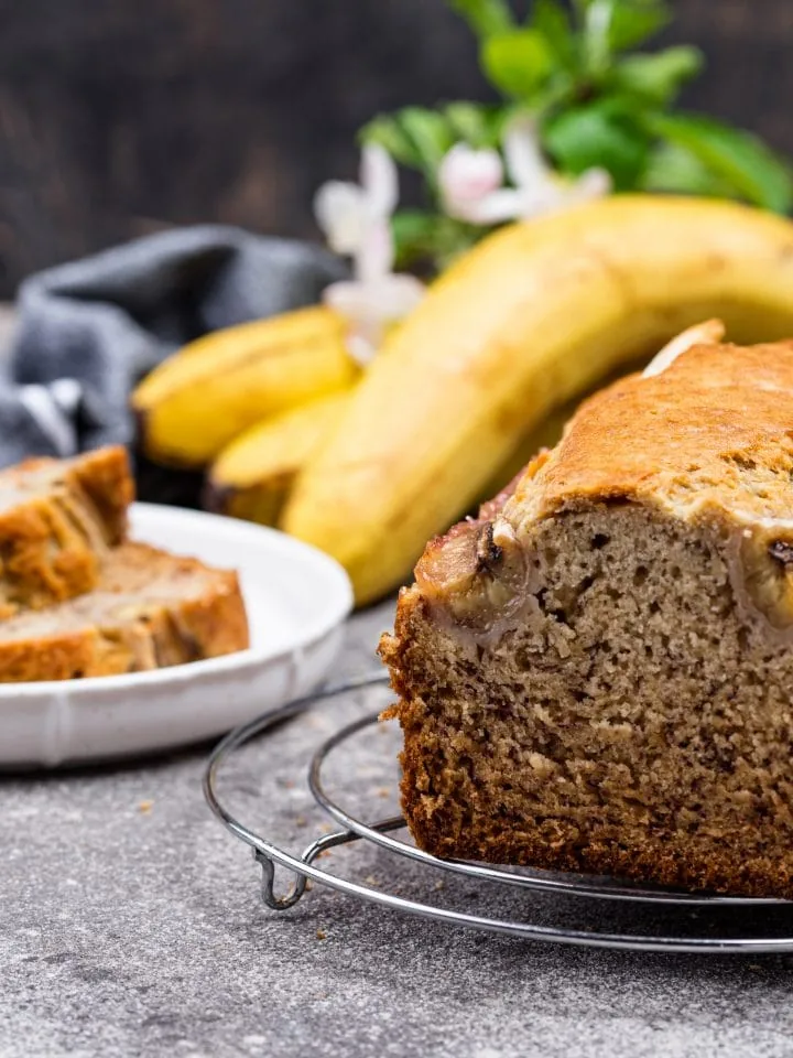 Sliced banana bread Betty Crocker with fresh bananas