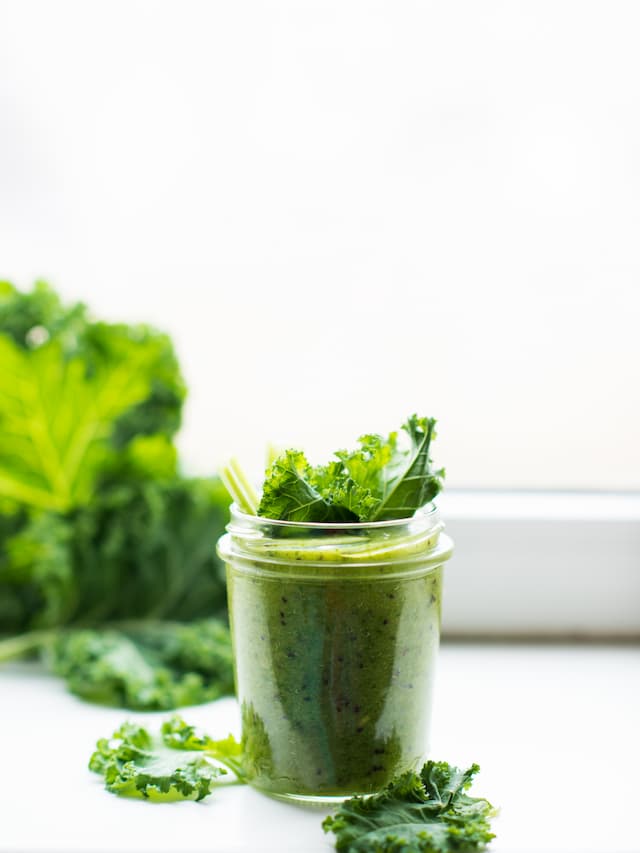 Green detox kale smoothie