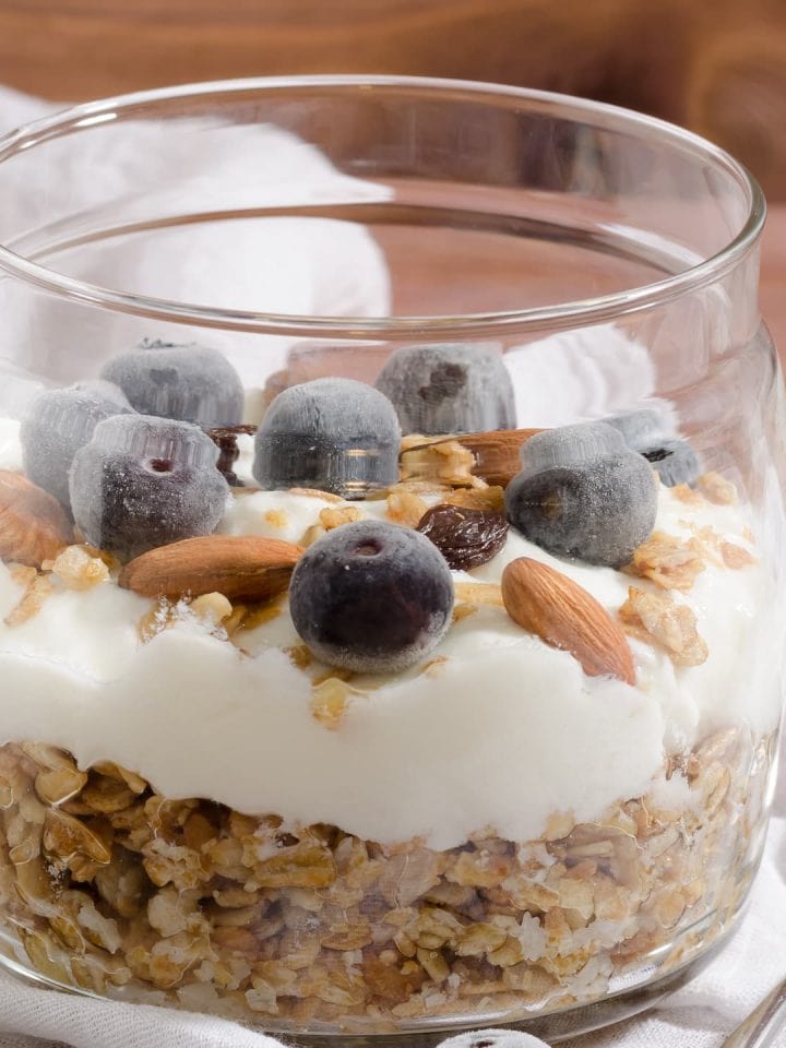 Starbucks overnight oats with natural yogurt, blueberry, and nuts