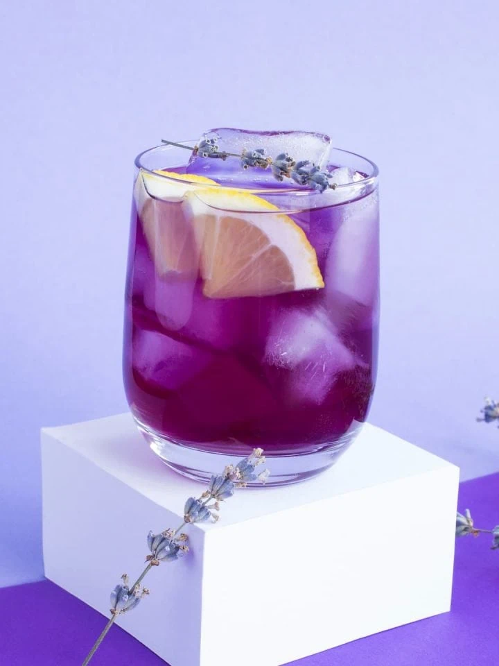 Violet sake with ice and lemon