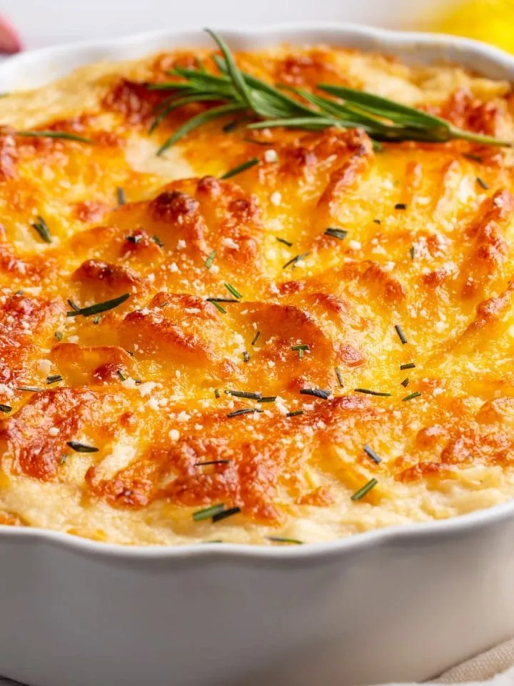 Our recipe for crabmeat casserole with garlic and onion