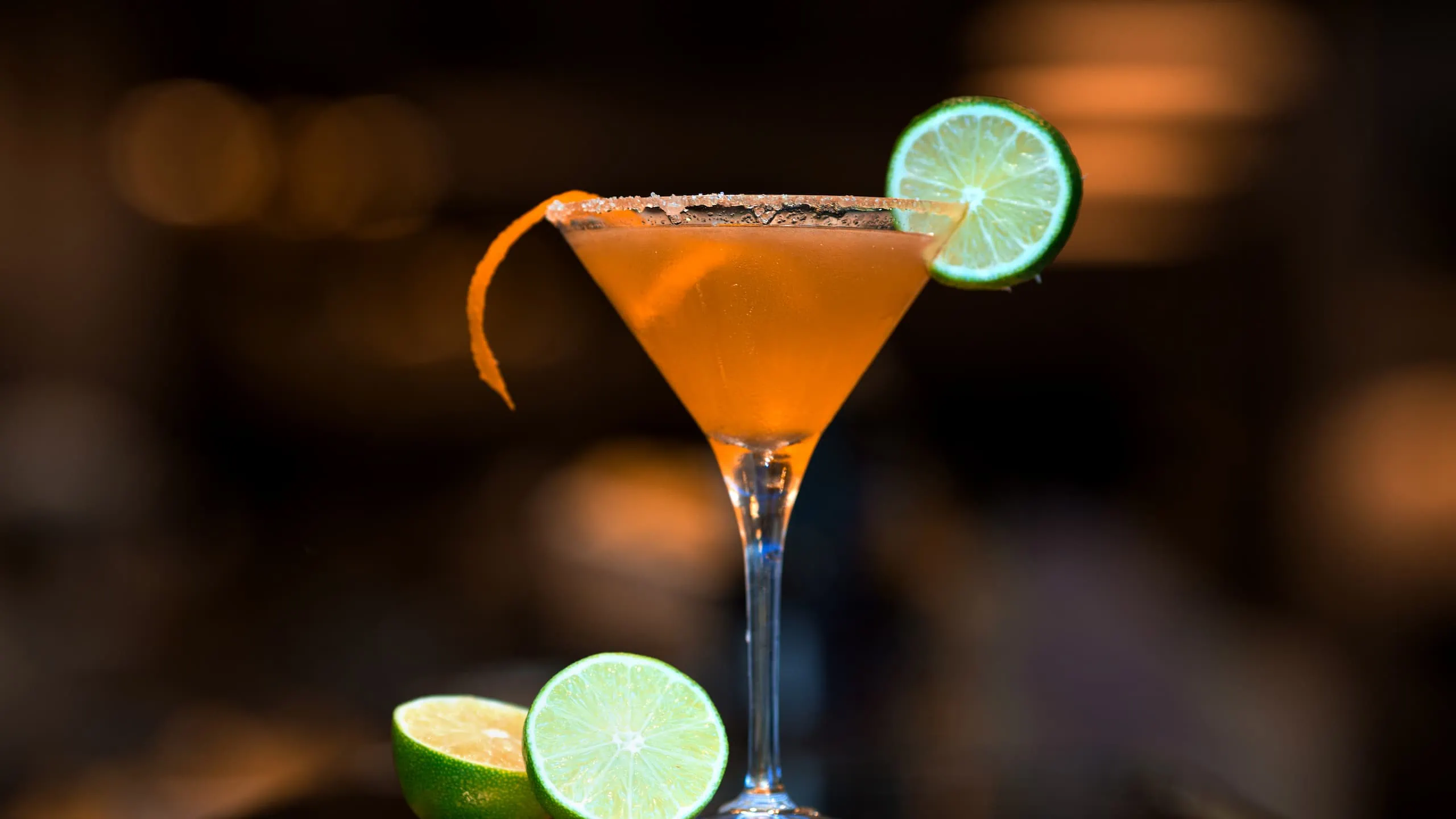 Hennessy margarita recipe topped with lime slice